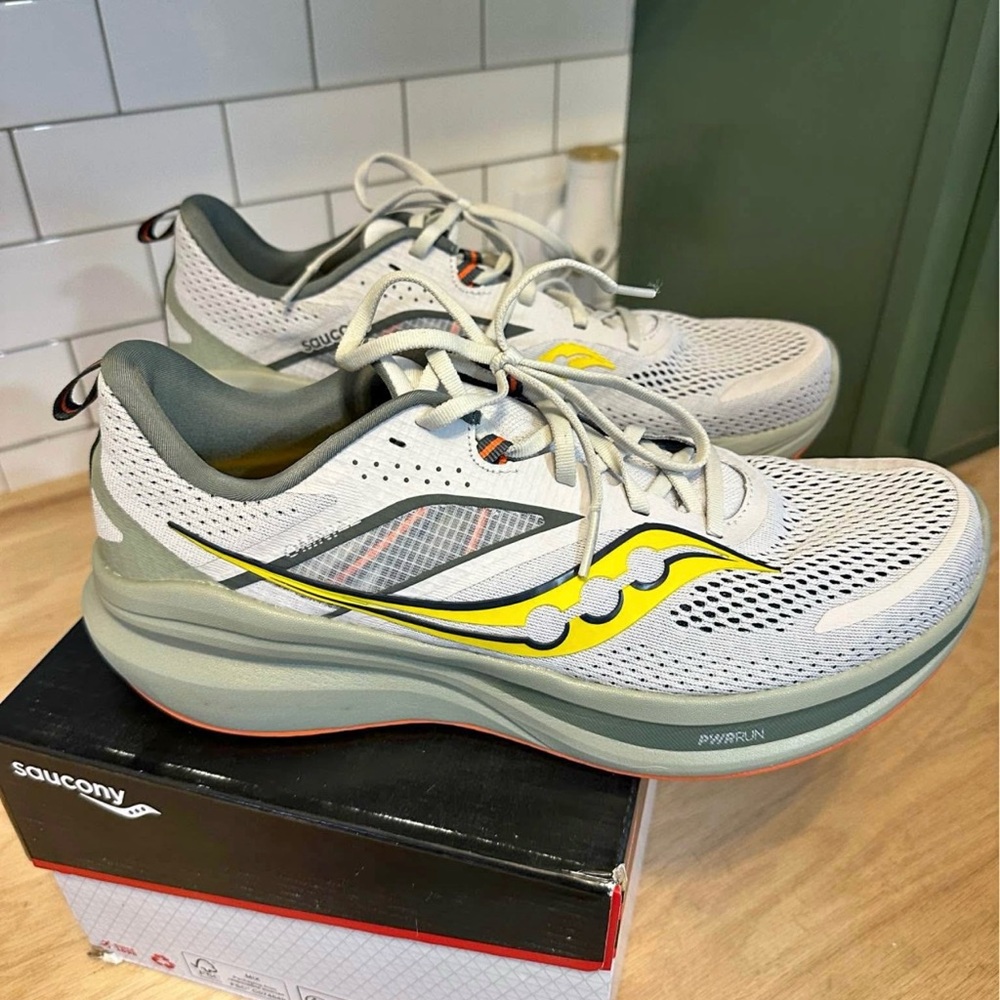 Men’s Saucony OMNI 22 Running Shoes size 11